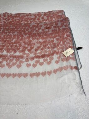 SAACHI White Scarf with Dusty Rose Heart Pattern